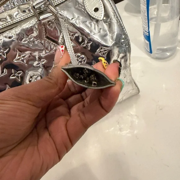 Authentic LOUIS VUITTON Monogram Miroir Speedy 30 Silver. - Picture 9 of 16